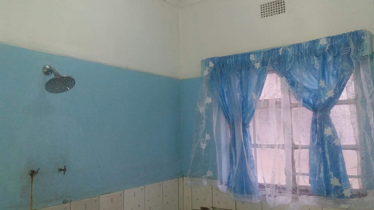 Kumunzi Backpackers Hostel Lusaka Exterior photo